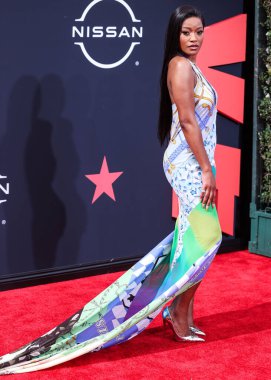 Conner Ives elbisesi giyen Amerikalı aktris Keke Palmer, 26 Haziran 2022 'de Los Angeles, Kaliforniya' da Microsoft Theater 'da düzenlenen BET Ödülleri' ne geldi..