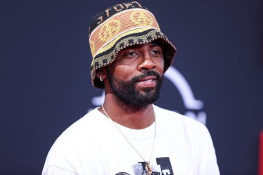 Kyrie Irving, 26 Haziran 2022 'de Los Angeles, Kaliforniya' da Microsoft Theater 'da düzenlenen BET Ödülleri' ne ulaştı..