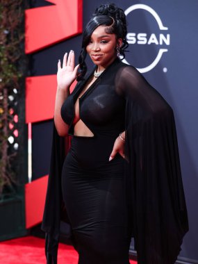 Light Skin Keisha, 26 Haziran 2022 'de Los Angeles, Kaliforniya' da Microsoft Theater 'da düzenlenen BET Ödülleri' ne ulaştı.. 