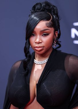 Light Skin Keisha, 26 Haziran 2022 'de Los Angeles, Kaliforniya' da Microsoft Theater 'da düzenlenen BET Ödülleri' ne ulaştı.. 