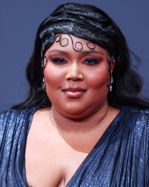 Gucci marka özel bir elbise giyen Amerikalı şarkıcı Lizzo, 26 Haziran 2022 'de Los Angeles, Kaliforniya, ABD' deki Microsoft Theater 'da düzenlenen BET Ödülleri 2022' ye geldi..