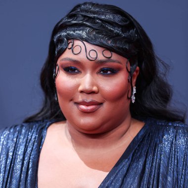 Gucci marka özel bir elbise giyen Amerikalı şarkıcı Lizzo, 26 Haziran 2022 'de Los Angeles, Kaliforniya, ABD' deki Microsoft Theater 'da düzenlenen BET Ödülleri 2022' ye geldi..