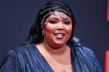 Gucci marka özel bir elbise giyen Amerikalı şarkıcı Lizzo, 26 Haziran 2022 'de Los Angeles, Kaliforniya, ABD' deki Microsoft Theater 'da düzenlenen BET Ödülleri 2022' ye geldi..