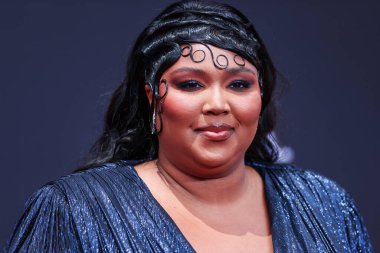 Gucci marka özel bir elbise giyen Amerikalı şarkıcı Lizzo, 26 Haziran 2022 'de Los Angeles, Kaliforniya, ABD' deki Microsoft Theater 'da düzenlenen BET Ödülleri 2022' ye geldi..