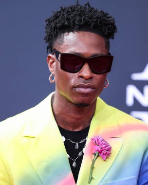 Lucky Daye, 26 Haziran 2022 'de Los Angeles, Kaliforniya' da Microsoft Theater 'da düzenlenen BET Ödülleri' ne ulaştı.. 