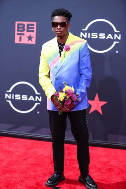Lucky Daye arrives at the BET Awards 2022 held at Microsoft Theater at L.A. Live on June 26, 2022 in Los Angeles, California, United States. 