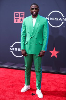 Luke Lawal Jr., 26 Haziran 2022 'de Los Angeles, Kaliforniya' da Microsoft Theater 'da düzenlenen BET Ödülleri' ne ulaşır.. 