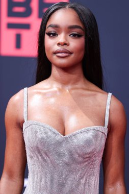 Dolce ve Gabbana elbisesi giyen Amerikalı aktris Marsai Martin, 26 Haziran 2022 'de Los Angeles, Kaliforniya, ABD' deki Microsoft Theater 'da düzenlenen BET Ödülleri 2022' ye ulaştı..