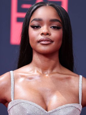 Dolce ve Gabbana elbisesi giyen Amerikalı aktris Marsai Martin, 26 Haziran 2022 'de Los Angeles, Kaliforniya, ABD' deki Microsoft Theater 'da düzenlenen BET Ödülleri 2022' ye ulaştı..