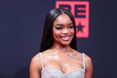 Dolce ve Gabbana elbisesi giyen Amerikalı aktris Marsai Martin, 26 Haziran 2022 'de Los Angeles, Kaliforniya, ABD' deki Microsoft Theater 'da düzenlenen BET Ödülleri 2022' ye ulaştı.. 