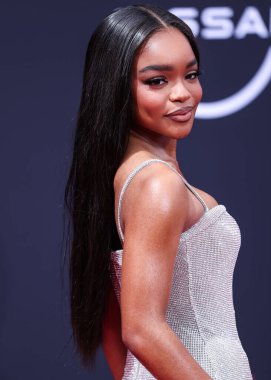 Dolce ve Gabbana elbisesi giyen Amerikalı aktris Marsai Martin, 26 Haziran 2022 'de Los Angeles, Kaliforniya, ABD' deki Microsoft Theater 'da düzenlenen BET Ödülleri 2022' ye ulaştı.. 