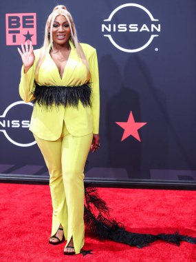 Mignon, 26 Haziran 2022 'de Los Angeles, Kaliforniya' da Microsoft Theater 'da düzenlenen BET Ödülleri' ne ulaşır..