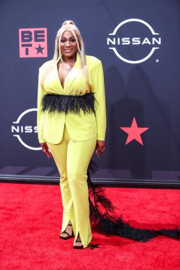 Mignon, 26 Haziran 2022 'de Los Angeles, Kaliforniya' da Microsoft Theater 'da düzenlenen BET Ödülleri' ne ulaşır..