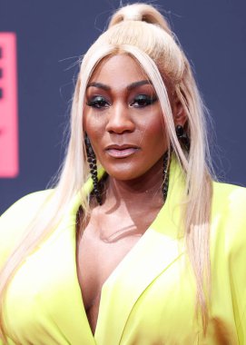 Mignon, 26 Haziran 2022 'de Los Angeles, Kaliforniya' da Microsoft Theater 'da düzenlenen BET Ödülleri' ne ulaşır.. 