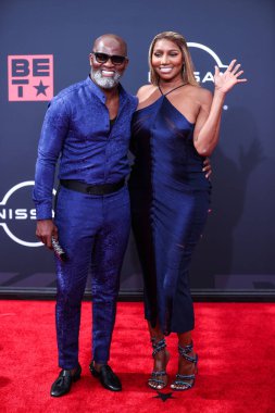 Nyonisela Sioh ve NeNe Leakes, 26 Haziran 2022 'de Los Angeles, Kaliforniya' da Microsoft Theater 'da düzenlenen BET Ödülleri' ne geldiler.