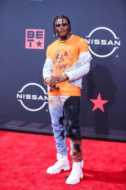 Pheelz, 26 Haziran 2022 'de Los Angeles, Kaliforniya' da Microsoft Theater 'da düzenlenen BET Ödülleri' ne ulaşır.. 