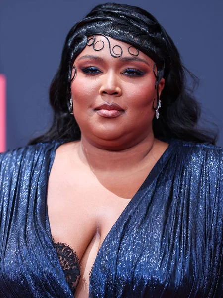 American Singer Lizzo Wearing Custom Gucci Feathered Gown Arrives Bet — Stock Photo, Image