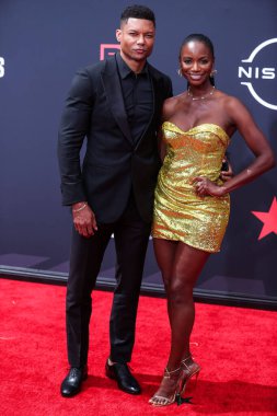 Ryan Easter ve Taja V. Simpson, 26 Haziran 2022 'de Los Angeles, Kaliforniya' da Microsoft Theater 'da düzenlenen BET Ödülleri' ne geldiler..