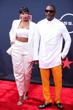 Sabrina Dhowre Elba ve kocası Idris Elba, 26 Haziran 2022 tarihinde Los Angeles, Kaliforniya, ABD 'de Microsoft Theater' da düzenlenen BET Ödülleri 'ne geldiler..