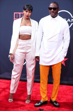 Sabrina Dhowre Elba ve kocası Idris Elba, 26 Haziran 2022 tarihinde Los Angeles, Kaliforniya, ABD 'de Microsoft Theater' da düzenlenen BET Ödülleri 'ne geldiler..