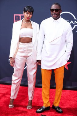 Sabrina Dhowre Elba ve kocası Idris Elba, 26 Haziran 2022 tarihinde Los Angeles, Kaliforniya, ABD 'de Microsoft Theater' da düzenlenen BET Ödülleri 'ne geldiler..