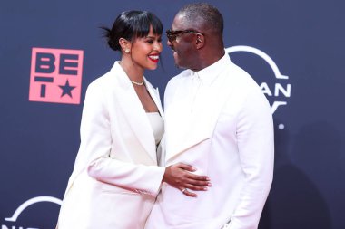 Sabrina Dhowre Elba ve kocası Idris Elba, 26 Haziran 2022 tarihinde Los Angeles, Kaliforniya, ABD 'de Microsoft Theater' da düzenlenen BET Ödülleri 'ne geldiler..