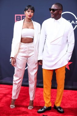 Sabrina Dhowre Elba ve kocası Idris Elba, 26 Haziran 2022 tarihinde Los Angeles, Kaliforniya, ABD 'de Microsoft Theater' da düzenlenen BET Ödülleri 'ne geldiler..