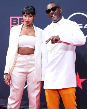 Sabrina Dhowre Elba ve kocası Idris Elba, 26 Haziran 2022 tarihinde Los Angeles, Kaliforniya, ABD 'de Microsoft Theater' da düzenlenen BET Ödülleri 'ne geldiler..