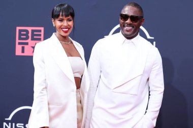 Sabrina Dhowre Elba ve kocası Idris Elba, 26 Haziran 2022 tarihinde Los Angeles, Kaliforniya, ABD 'de Microsoft Theater' da düzenlenen BET Ödülleri 'ne geldiler..
