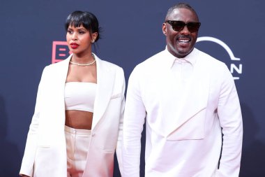 Sabrina Dhowre Elba ve kocası Idris Elba, 26 Haziran 2022 tarihinde Los Angeles, Kaliforniya, ABD 'de Microsoft Theater' da düzenlenen BET Ödülleri 'ne geldiler..