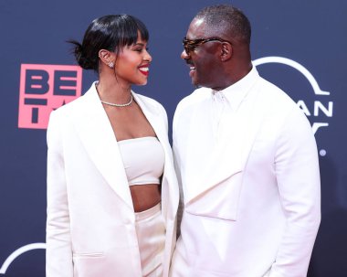 Sabrina Dhowre Elba ve kocası Idris Elba, 26 Haziran 2022 tarihinde Los Angeles, Kaliforniya, ABD 'de Microsoft Theater' da düzenlenen BET Ödülleri 'ne geldiler..