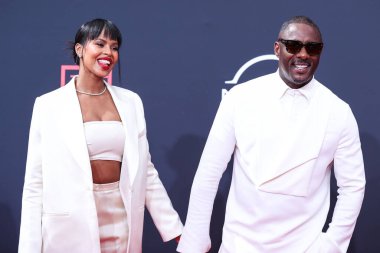 Sabrina Dhowre Elba ve kocası Idris Elba, 26 Haziran 2022 tarihinde Los Angeles, Kaliforniya, ABD 'de Microsoft Theater' da düzenlenen BET Ödülleri 'ne geldiler..