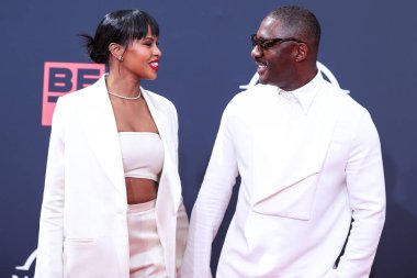 Sabrina Dhowre Elba ve kocası Idris Elba, 26 Haziran 2022 tarihinde Los Angeles, Kaliforniya, ABD 'de Microsoft Theater' da düzenlenen BET Ödülleri 'ne geldiler..