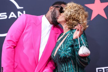 Sean Diddy Combs ve annesi Janice Combs, 26 Haziran 2022 'de Los Angeles, Kaliforniya' da Microsoft Theater 'da düzenlenen BET Ödülleri' ne geldiler.. 