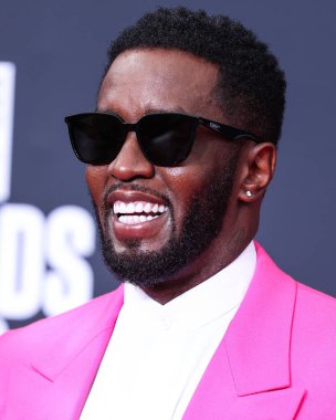 Sean Diddy Combs, 26 Haziran 2022 'de Los Angeles, Kaliforniya' da Microsoft Theater 'da düzenlenen BET Ödülleri' ne ulaştı..