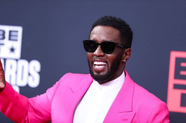 Sean Diddy Combs, 26 Haziran 2022 'de Los Angeles, Kaliforniya' da Microsoft Theater 'da düzenlenen BET Ödülleri' ne ulaştı..