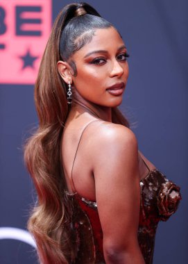 Victoria Mont (Victoria Monet), Los Angeles, Kaliforniya 'da 26 Haziran 2022 tarihinde Microsoft Theater' da düzenlenen BET Ödülleri 'ne ulaşır.. 