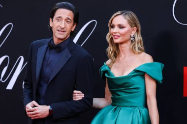 Amerikalı aktör Adrien Brody ve kız arkadaşı / İngiliz moda tasarımcısı ve aktris Georgina Chapman, 13 Eylül 2022 'de Hollywood, Los Angeles' taki TCL Çin Tiyatrosu IMAX 'te düzenlenen Netflix' in 'Blonde' adlı filminin Los Angeles galasına geldiler.
