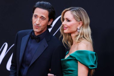 Amerikalı aktör Adrien Brody ve kız arkadaşı / İngiliz moda tasarımcısı ve aktris Georgina Chapman, 13 Eylül 2022 'de Hollywood, Los Angeles' taki TCL Çin Tiyatrosu IMAX 'te düzenlenen Netflix' in 'Blonde' adlı filminin Los Angeles galasına geldiler.
