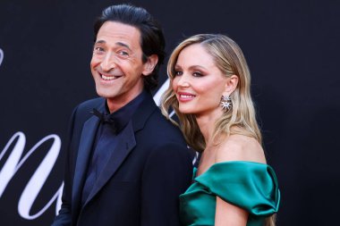Amerikalı aktör Adrien Brody ve kız arkadaşı / İngiliz moda tasarımcısı ve aktris Georgina Chapman, 13 Eylül 2022 'de Hollywood, Los Angeles' taki TCL Çin Tiyatrosu IMAX 'te düzenlenen Netflix' in 'Blonde' adlı filminin Los Angeles galasına geldiler.