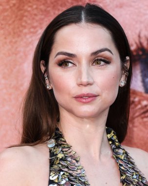 Louis Vuitton elbisesi giyen Kübalı aktris Ana de Armas, 13 Eylül 2022 'de Hollywood, Los Angeles, Kaliforniya, ABD' de bulunan TCL Çin Tiyatrosu IMAX 'te düzenlenen Netflix' in 'Blonde' adlı filminin Los Angeles galasına geldi.. 
