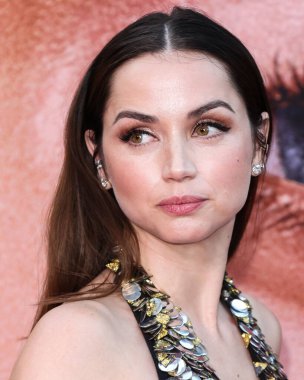 Louis Vuitton elbisesi giyen Kübalı aktris Ana de Armas, 13 Eylül 2022 'de Hollywood, Los Angeles, Kaliforniya, ABD' de bulunan TCL Çin Tiyatrosu IMAX 'te düzenlenen Netflix' in 'Blonde' adlı filminin Los Angeles galasına geldi.. 