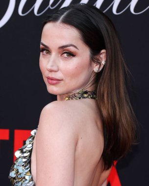Louis Vuitton elbisesi giyen Kübalı aktris Ana de Armas, 13 Eylül 2022 'de Hollywood, Los Angeles, Kaliforniya, ABD' de bulunan TCL Çin Tiyatrosu IMAX 'te düzenlenen Netflix' in 'Blonde' adlı filminin Los Angeles galasına geldi.. 
