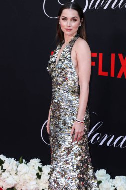 Louis Vuitton elbisesi giyen Kübalı aktris Ana de Armas, 13 Eylül 2022 'de Hollywood, Los Angeles, Kaliforniya, ABD' de bulunan TCL Çin Tiyatrosu IMAX 'te düzenlenen Netflix' in 'Blonde' adlı filminin Los Angeles galasına geldi.. 
