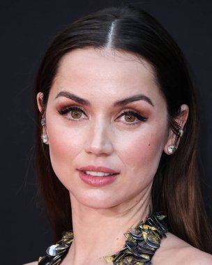 Louis Vuitton elbisesi giyen Kübalı aktris Ana de Armas, 13 Eylül 2022 'de Hollywood, Los Angeles, Kaliforniya, ABD' de bulunan TCL Çin Tiyatrosu IMAX 'te düzenlenen Netflix' in 'Blonde' adlı filminin Los Angeles galasına geldi.. 