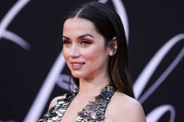 Louis Vuitton elbisesi giyen Kübalı aktris Ana de Armas, 13 Eylül 2022 'de Hollywood, Los Angeles, Kaliforniya, ABD' de bulunan TCL Çin Tiyatrosu IMAX 'te düzenlenen Netflix' in 'Blonde' adlı filminin Los Angeles galasına geldi.. 