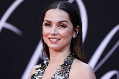 Louis Vuitton elbisesi giyen Kübalı aktris Ana de Armas, 13 Eylül 2022 'de Hollywood, Los Angeles, Kaliforniya, ABD' de bulunan TCL Çin Tiyatrosu IMAX 'te düzenlenen Netflix' in 'Blonde' adlı filminin Los Angeles galasına geldi.. 
