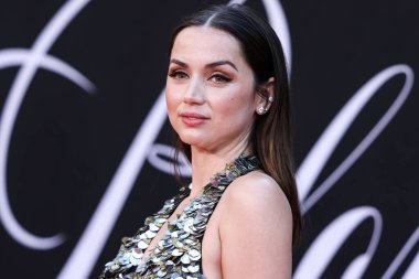 Louis Vuitton elbisesi giyen Kübalı aktris Ana de Armas, 13 Eylül 2022 'de Hollywood, Los Angeles, Kaliforniya, ABD' de bulunan TCL Çin Tiyatrosu IMAX 'te düzenlenen Netflix' in 'Blonde' adlı filminin Los Angeles galasına geldi.. 