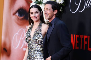 Küba-İspanyol aktris Ana de Armas ve Amerikalı aktör Adrien Brody, 13 Eylül 2022 'de Hollywood, Los Angeles, Kaliforniya, ABD' de düzenlenen TCL Çin Tiyatrosu IMAX 'te düzenlenen Netflix' in 'Blonde' adlı filminin Los Angeles galasına geldiler.. 