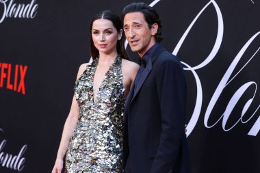 Küba-İspanyol aktris Ana de Armas ve Amerikalı aktör Adrien Brody, 13 Eylül 2022 'de Hollywood, Los Angeles, Kaliforniya, ABD' de düzenlenen TCL Çin Tiyatrosu IMAX 'te düzenlenen Netflix' in 'Blonde' adlı filminin Los Angeles galasına geldiler.. 